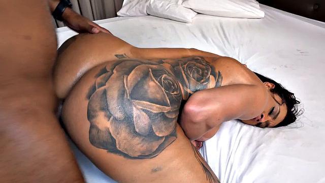 Bubblebutt tgirl analyized interracially