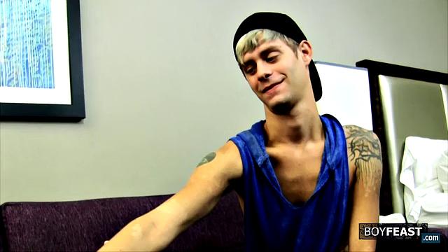 Tully Enjoys Sucking That Dick! - Tully Jakeson &amp;amp;amp; Trace Van De Kamp