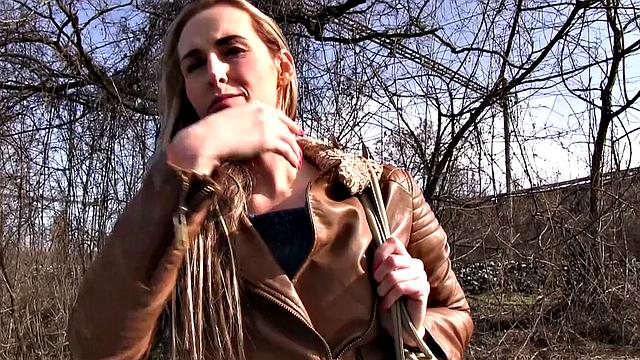 A hot babe cheat and swallow a cumshot in POV action