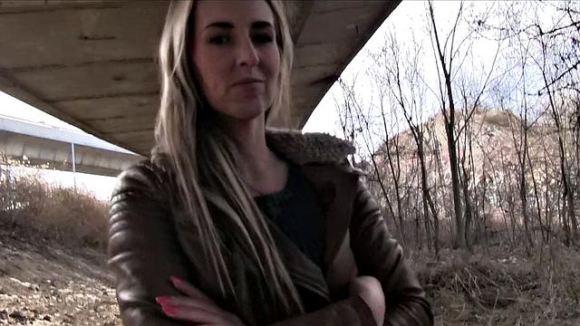 A hot babe cheat and swallow a cumshot in POV action