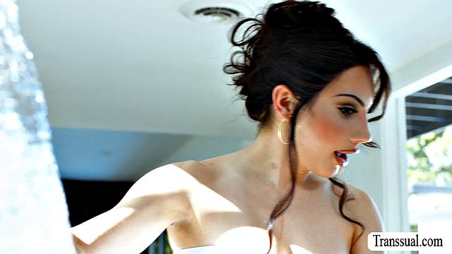 Stepmom fucks the big cock of delivery man