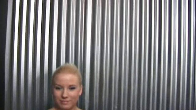 жасмин связали и отшлёпали в офисе