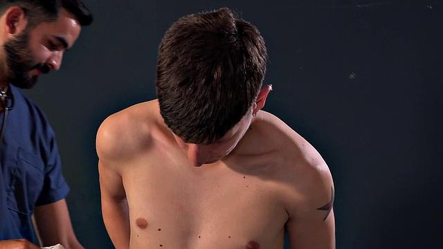 мэтт вылизывает жопу баутисте и жестко его трахает