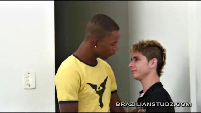 Tommy finds some old architecture in the jungle that is being guarded by Rodrigo Rodrigo, who seems bored as Tommy walks by. Just up the stairs, though, is Vidal Silva tugging on his bone through his shorts.