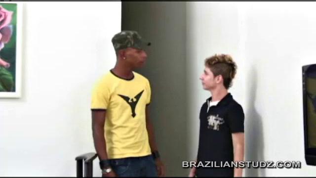 Tommy finds some old architecture in the jungle that is being guarded by Rodrigo Rodrigo, who seems bored as Tommy walks by. Just up the stairs, though, is Vidal Silva tugging on his bone through his shorts.