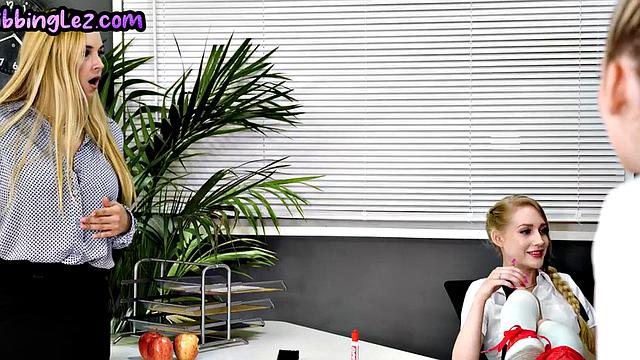 Dirty dyke bitches love fingering while licking