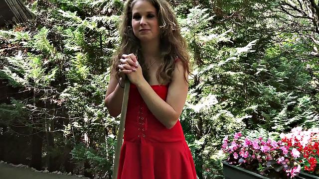 Blonde village babe with freckles gets nailed hard outdoors