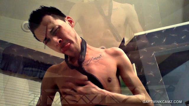 Skinny Amateur Landon Beats His Meat