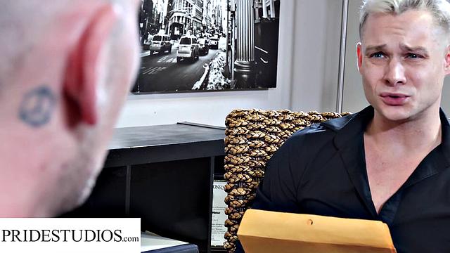 жаркое собеседование: отчим жёстко трахает взрослого пасынка