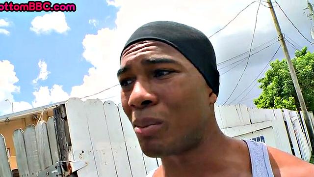 Black thug picked up and banged outdoors by white jock