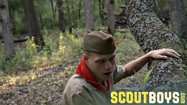 пошли с ноа трахаться в форме прямо на природе