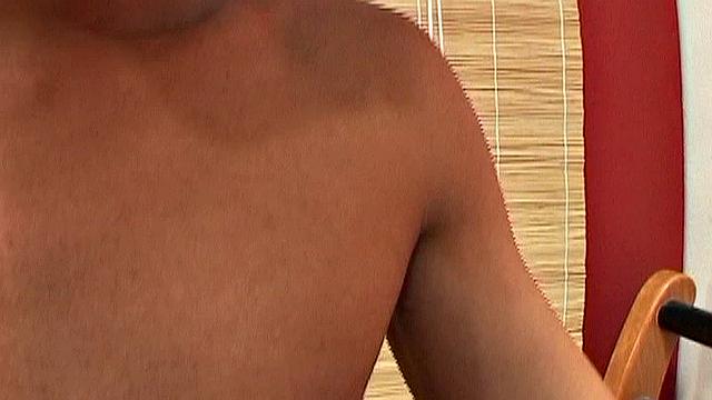 Альфредо жёстко трахается с Мартином без резинки на кровати