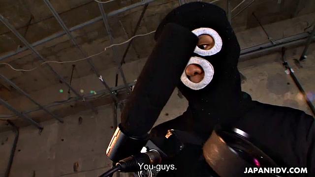 Милфа-шпионка Руна Сесаки спалилась и получает по полной