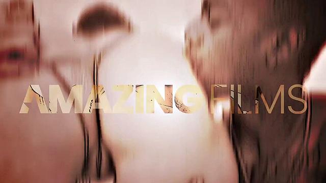 Сара безумно скачет сверху и просит все на лицо