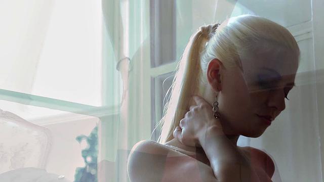 Window Sill Seductress