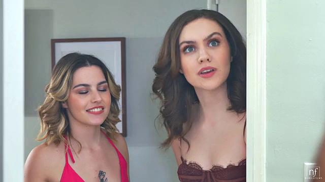 две зрелые красотки устроили жаркое трахание с постояльцем