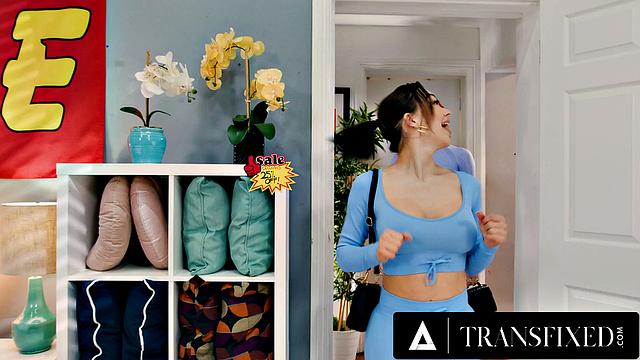 TRANSFIXED - Horny Emma Rose Catches Roommate Ariel Demure Getting Sneaky Sucked By Vendor Siri Dahl