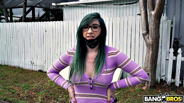 Waitress Gets Huge Tip on Bus