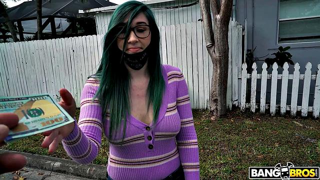 Waitress Gets Huge Tip on Bus