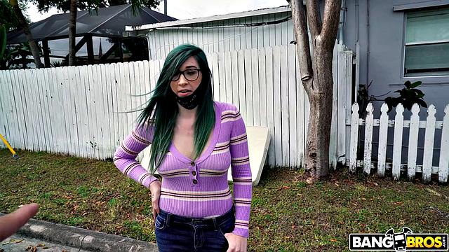 Waitress Gets Huge Tip on Bus