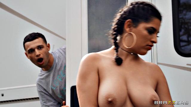 Wanderlusting! The Best Vacation Fucks