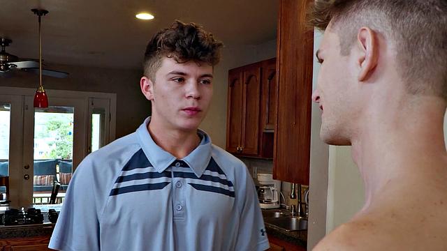 репетитор доказывает, что задница твинка может брать высокие ноты