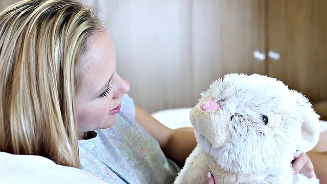 Young Teeny Hollie Mack