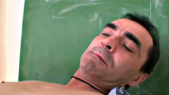 Schoolgirl sucks off teacher in class