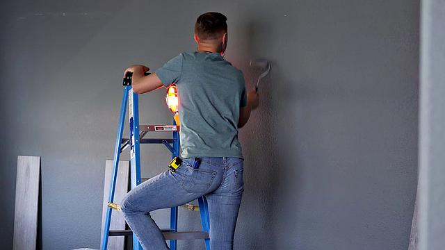 Asian cutie Alexia Anders visits brother's friend on job site and gives him afternoon delight