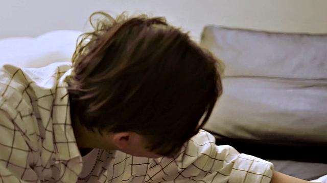 Yuli and her new friend go back and she sucks his dick 