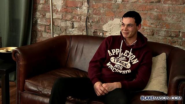 Джастин Вуд превращает соло в искусство, но рука может попросить о перерыве