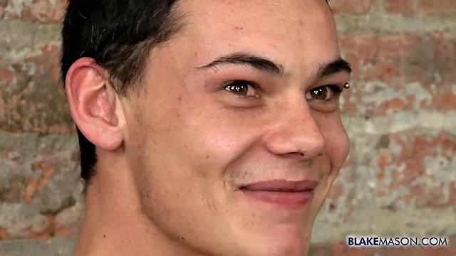 Джастин Вуд превращает соло в искусство, но рука может попросить о перерыве