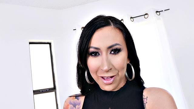 лили лейн шутит во время минета и удивляет грудью