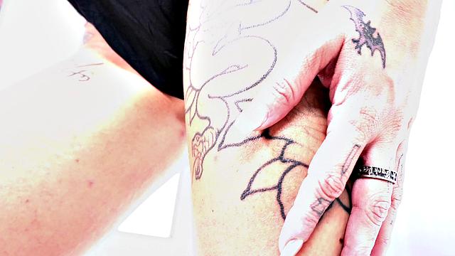 лили лейн шутит во время минета и удивляет грудью