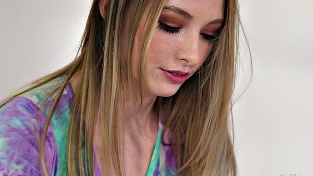 Dyke seduces perverted MILF before fingering her pussy