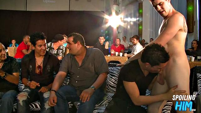 Real strippers cock sucked by amateurs