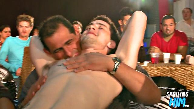 Real strippers cock sucked by amateurs