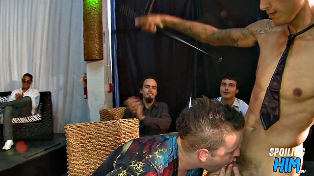 Real strippers cock sucked by amateurs