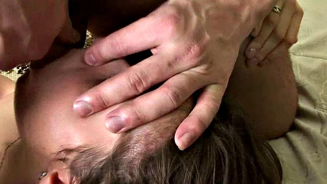 смотри, как грета принимает член в жопу по полной