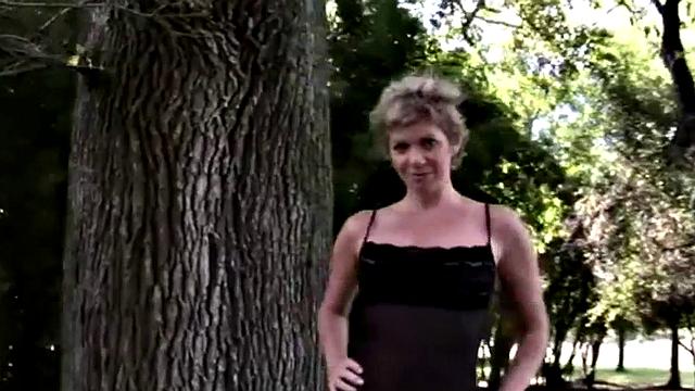 Leila shows off her body in outdoor scene