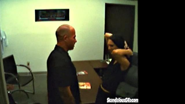 секретарша устроила перерыв на минет и пиздострадания