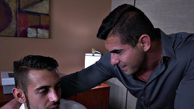 Office muscle blown before boyfriend barebacking at work