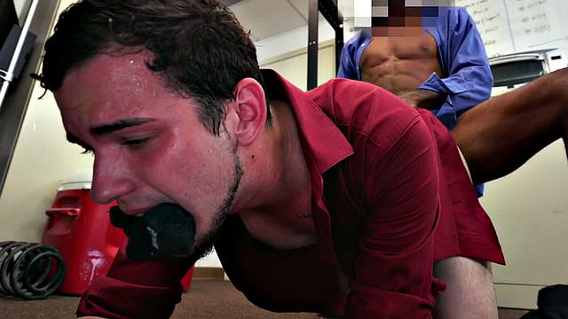 White bottom smashed by Black dominant top in office