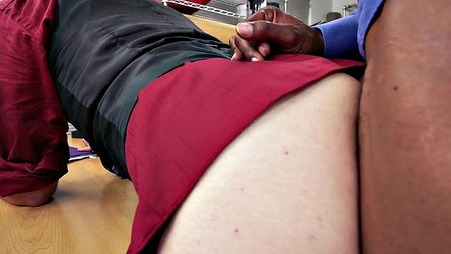 White bottom smashed by Black dominant top in office