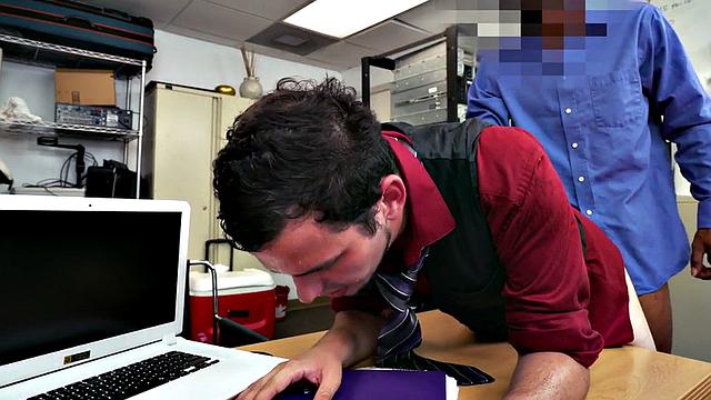 White bottom smashed by Black dominant top in office