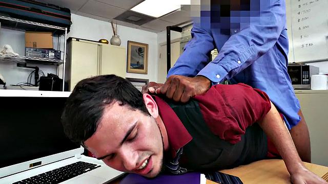 White bottom smashed by Black dominant top in office