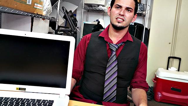 White bottom smashed by Black dominant top in office