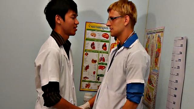 Asian twink nailed by doctors in 3some after medical checking
