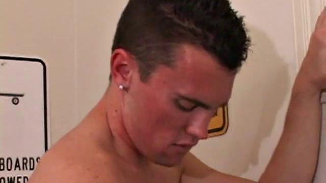 Slater Thorn не выдерживает жесткого трахача