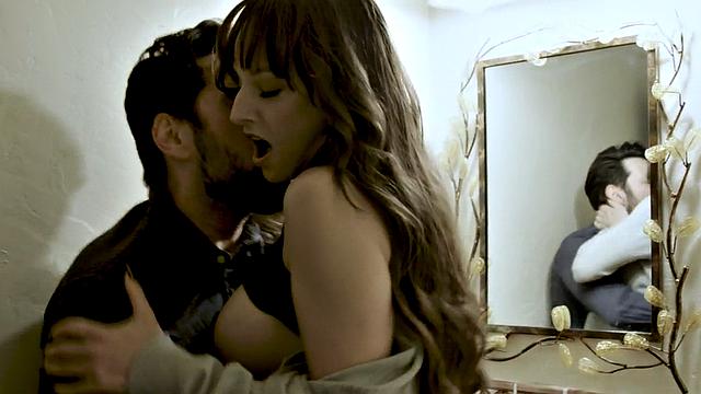 Cuntramming busty cougar